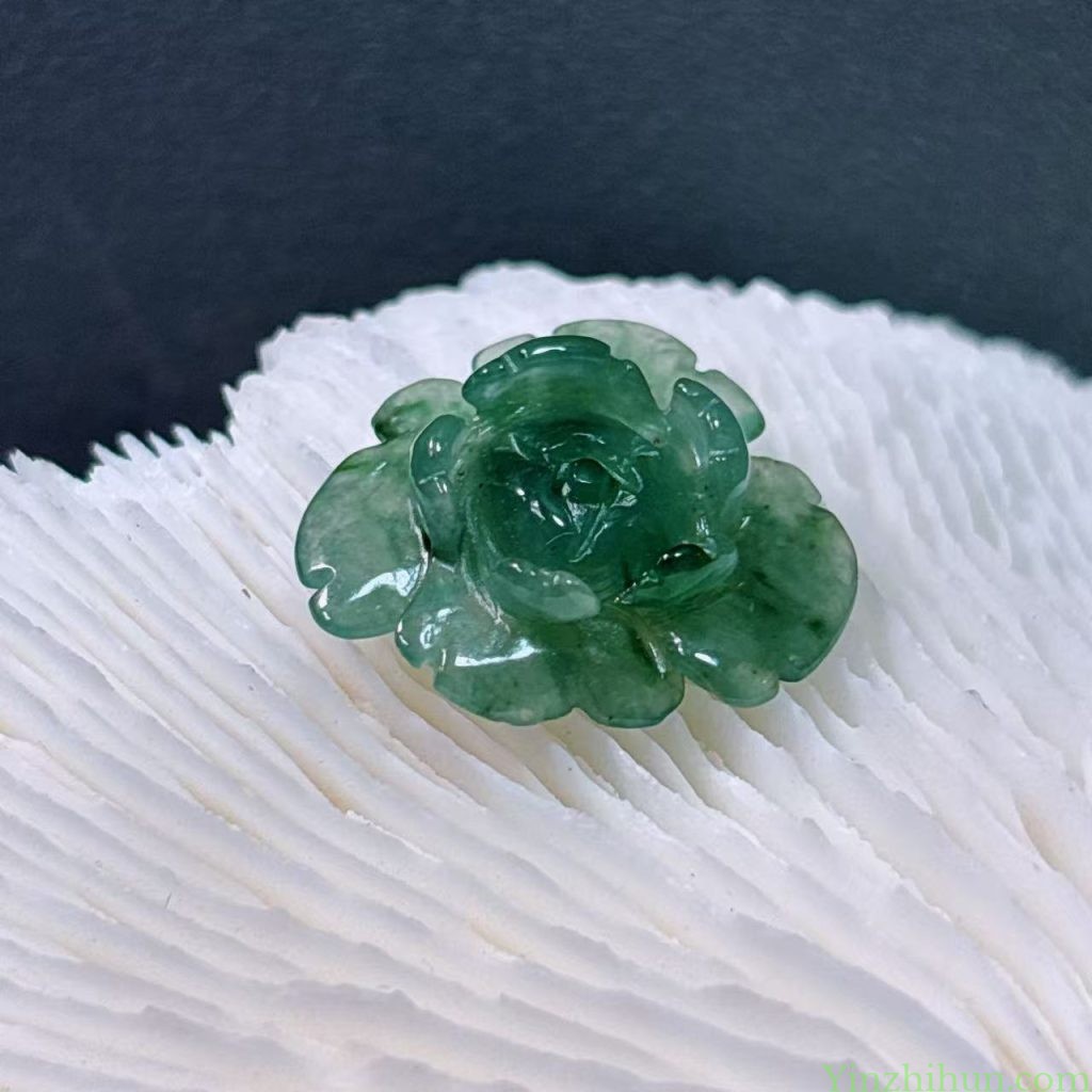 蓝水翡翠小花吊坠