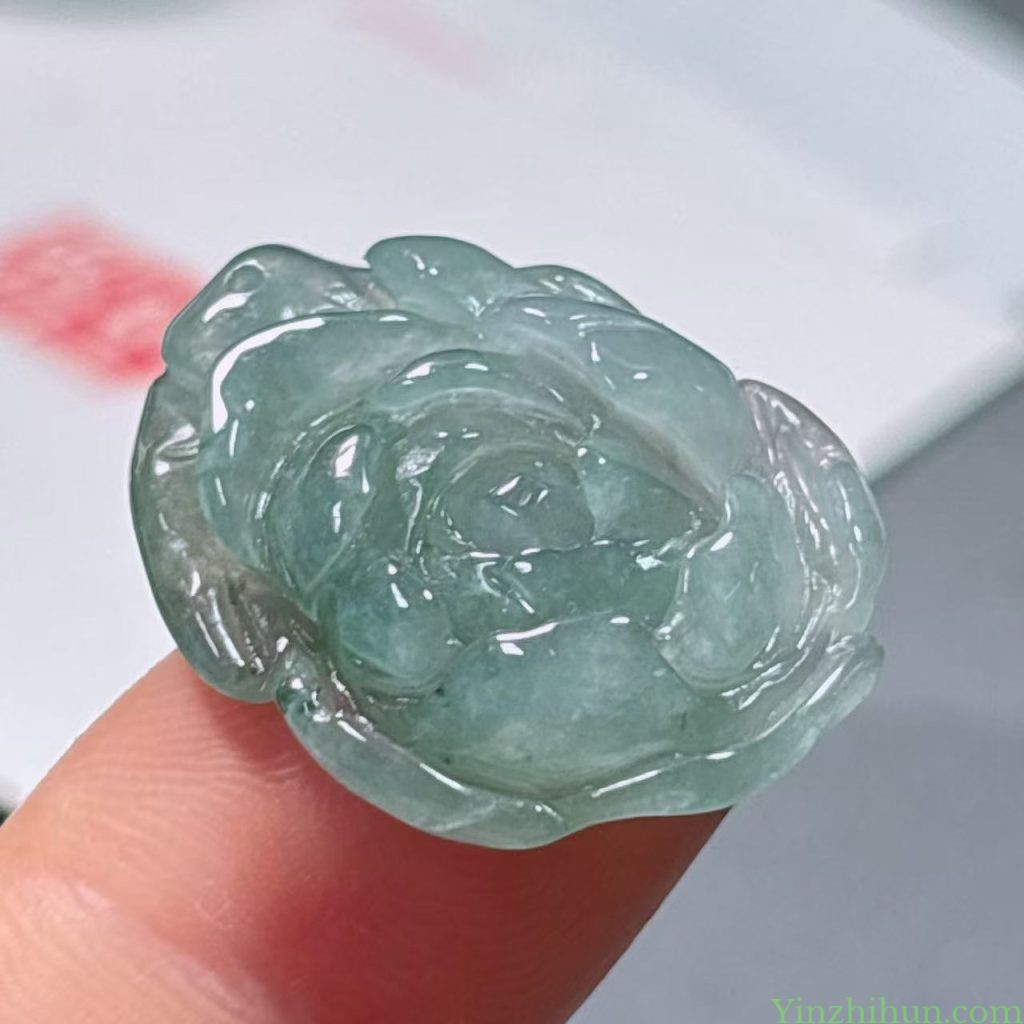 水润翡翠小花吊坠