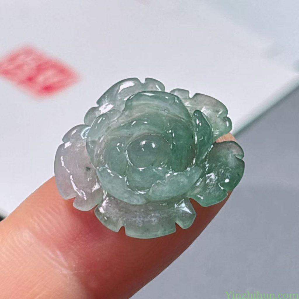 冰透翡翠小花吊坠