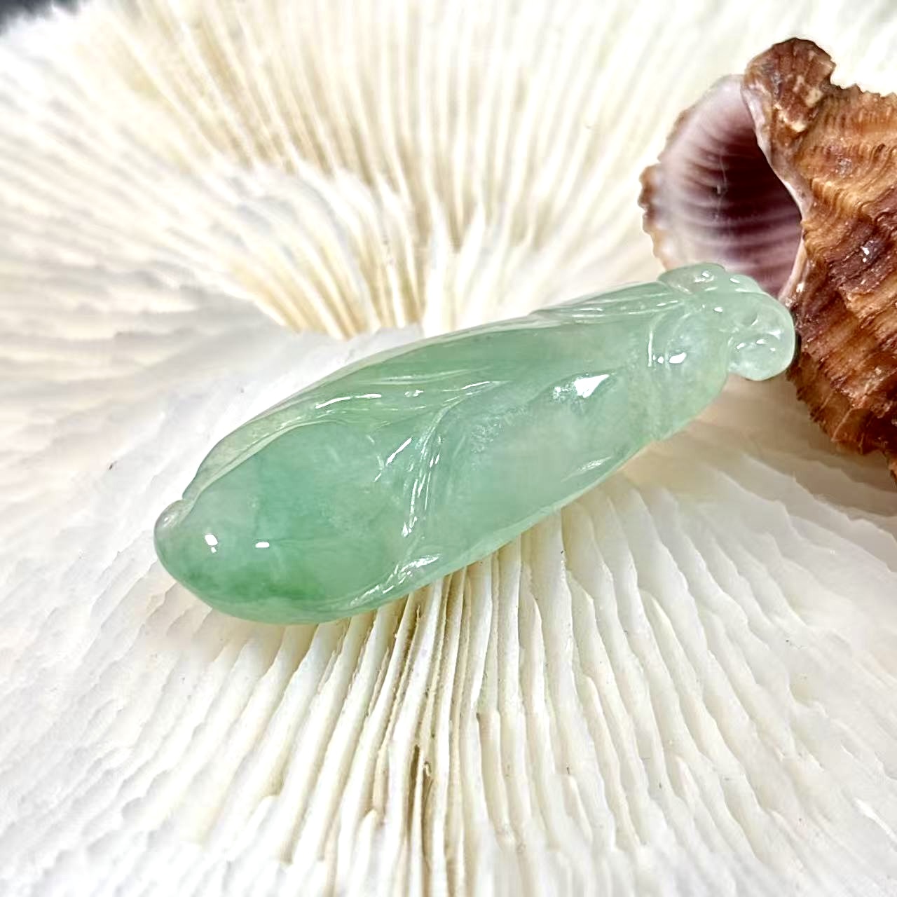缅甸料翡翠玉兰花吊坠