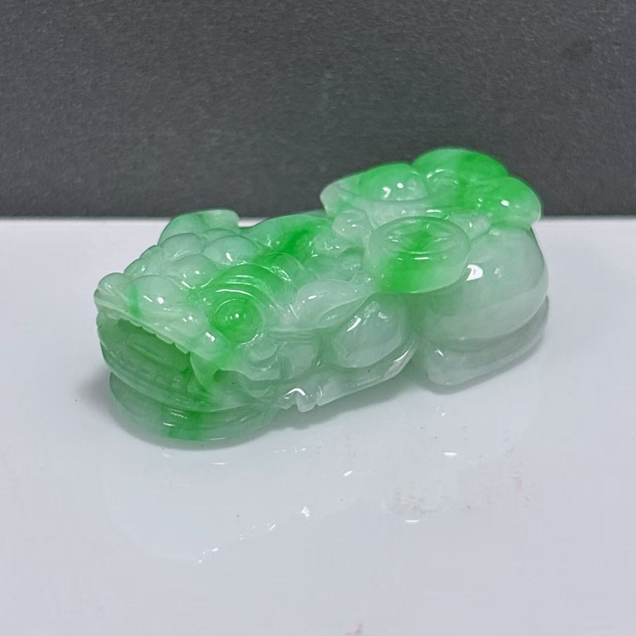 飘绿翡翠貔貅吊坠