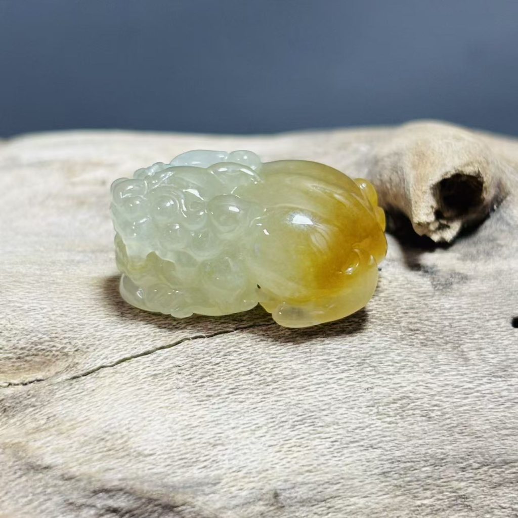 黄翡翠小貔貅吊坠