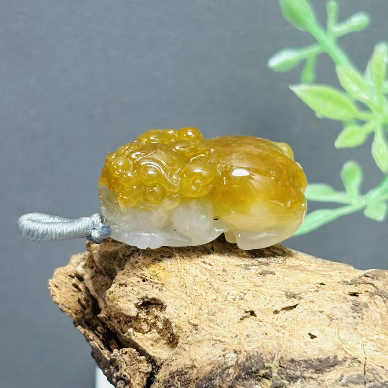 缅甸料黄翡小貔貅吊坠