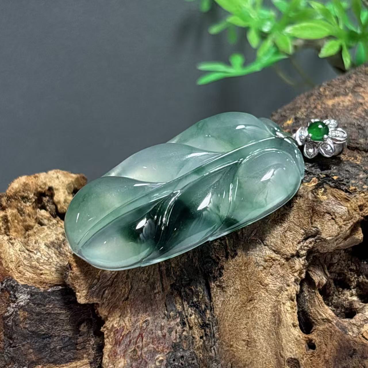 18K金镶嵌冰飘花翡翠叶子
