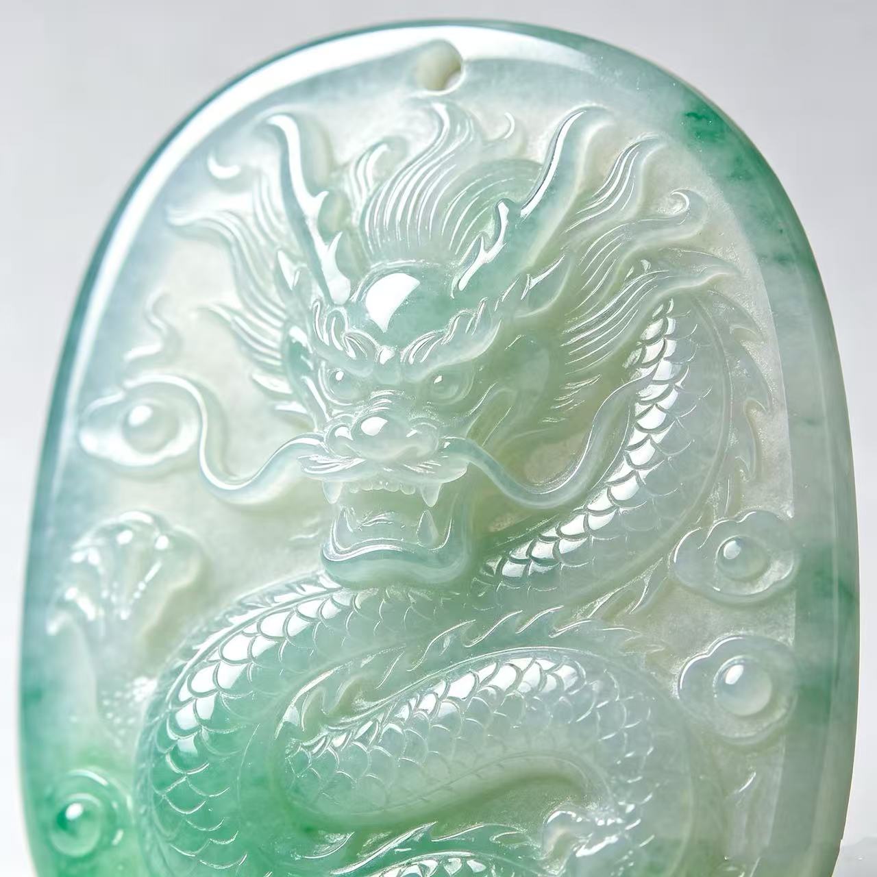 冰种翡翠龙牌