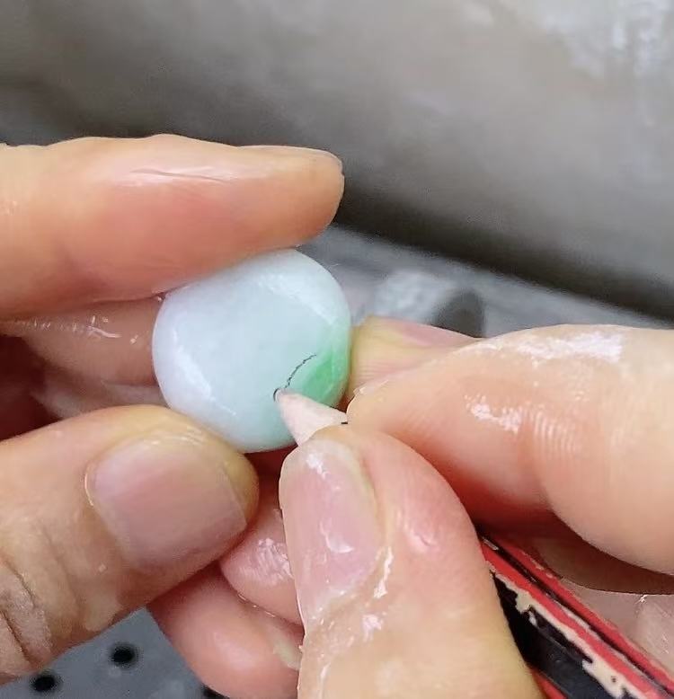 雕刻翡翠小玫瑰