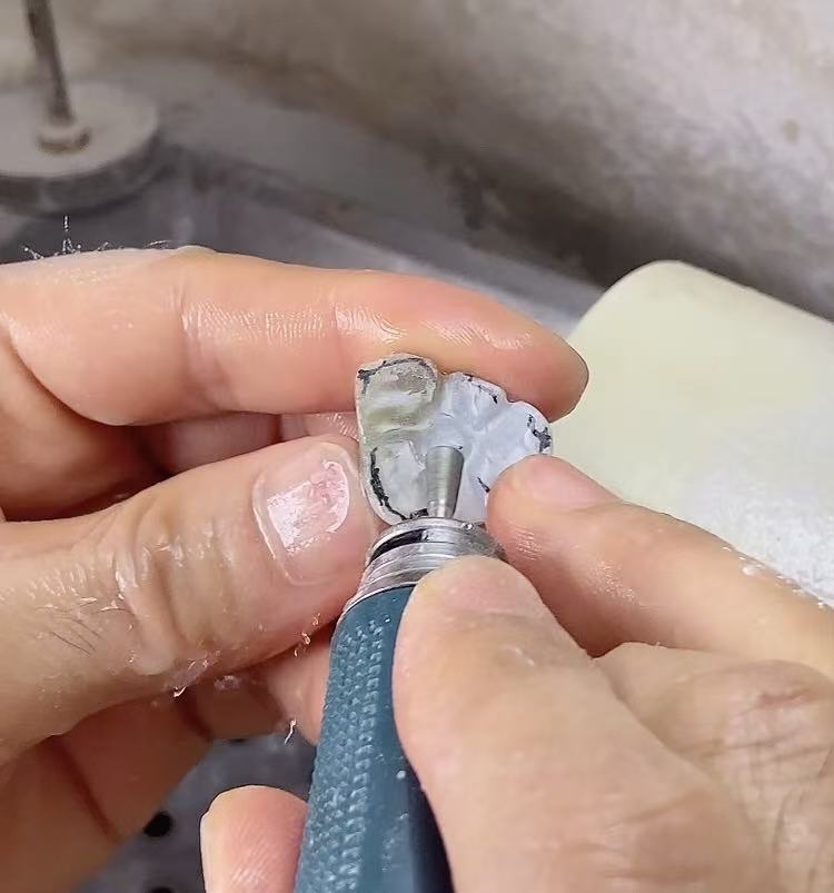 雕刻翡翠莲花