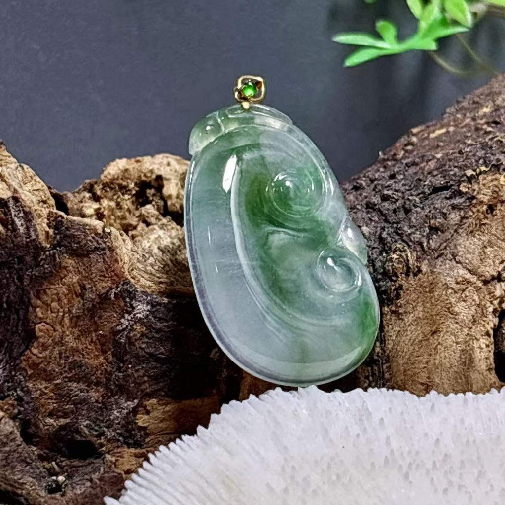 18K金镶嵌飘花翡翠如意