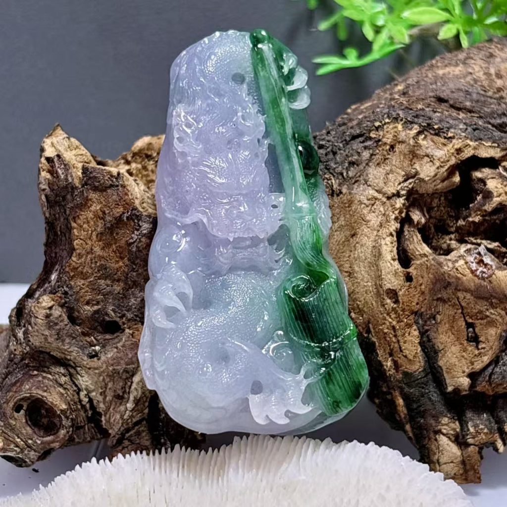 巧雕飘绿龙牌
