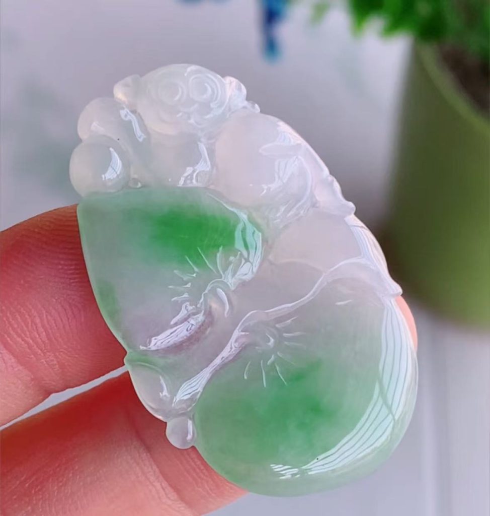 飘绿翡翠猴子献桃
