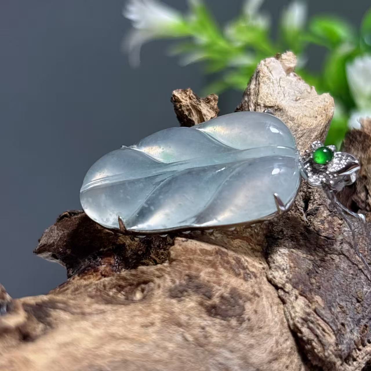 科普：翡翠白冰料子看上去可能是最不起眼的，却可能是最耐看的！